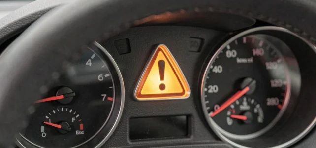 Que signifie le voyant triangle avec point d’exclamation sur votre tableau de bord ?
